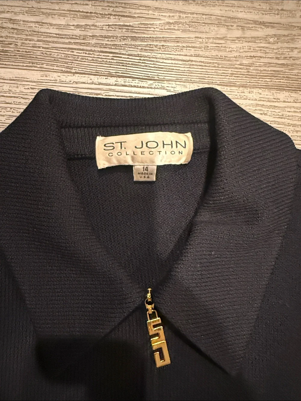 St. John Black Women's Zip-Front Jacket - Sleek Minimal Design - Picture 3 of 8